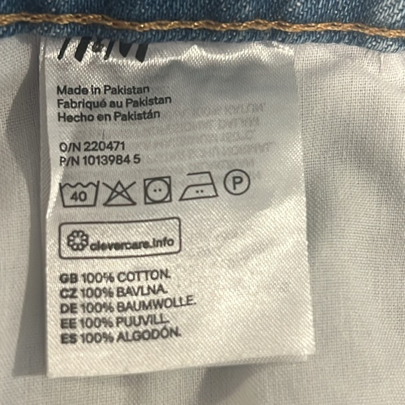 H&M 90s Low Rise Denim Shorts | NWT Size 18 - Picture 7 of 7